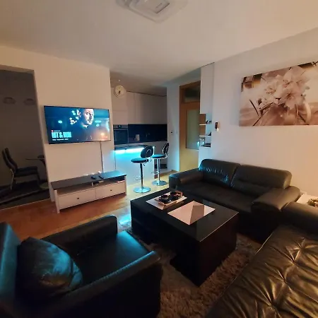 Jova's Place * Lukavica